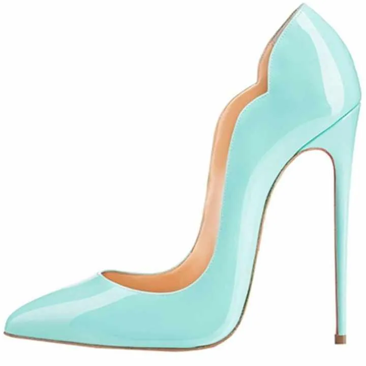 أحذية بكعب عالٍ مثيرة بأصابع مدببةSexy high heel shoes with pointed toes