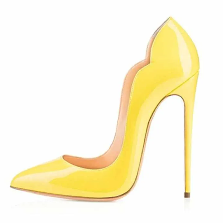 أحذية بكعب عالٍ مثيرة بأصابع مدببةSexy high heel shoes with pointed toes